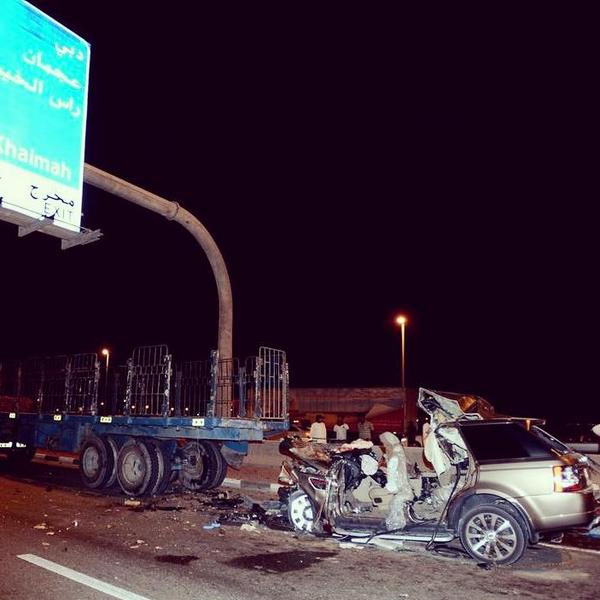 بعد انحشار مركبتهم تحت شاحنة متوقفة، وفاة أربعة أشخاص، أثنان مواطنان وآخران هندي وبنغالي، في حادث مروع بالشارقة