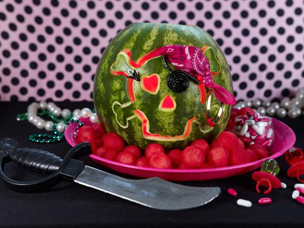 WatermelonBoard's tweet photo. Arrrgh, matey! #saveapumpkin #eatmorewatermelon http://t.co/N4hmeZHE4f http://t.co/7B279OBmVy