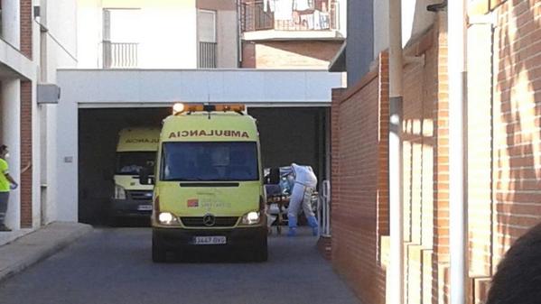 diariolaopinion's tweet photo. Trasladan a La Arrixaca al joven de #Jumilla sospechoso de padecer #ébola: http://t.co/QAfJrsNFEk http://t.co/7wR71XFdti