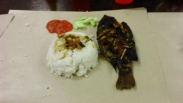 Makan besar <a href="/TJR_lab/">TJR Laboratory UNAND</a> tonight...