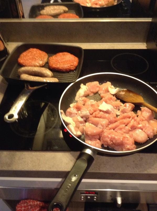 Food prep underway thanks to @athleatUK . #burgers #sausages #chickenbreast #chickenmince