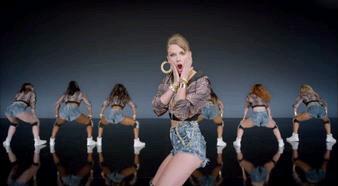 ConLinhle's tweet image. Love the track shake it off