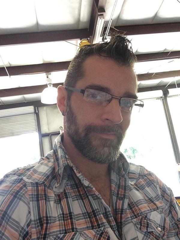 DKlynstra's tweet photo. Another day at DK electronics. Gettin it done http://t.co/kmpPTXMOwv