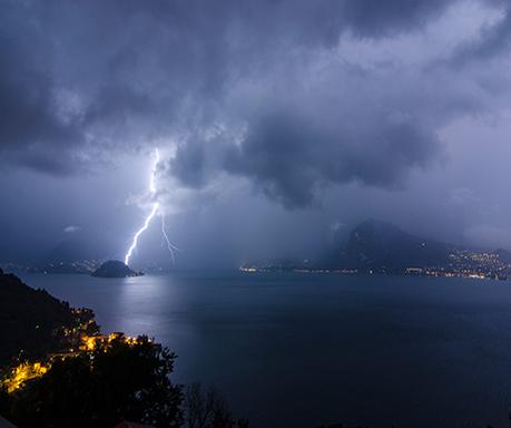 Photograph of the week: Lightning bolt over Bellagio http://t.co/VSPYLWBfaz http://t.co/K8EZp2HYvS