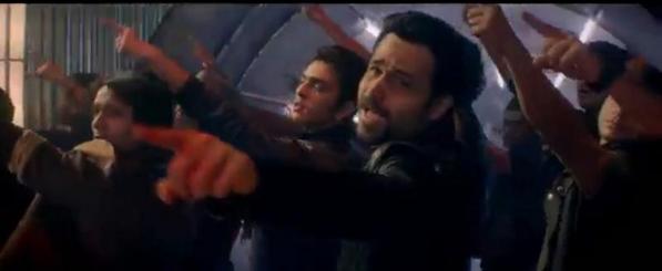 PaglaFan's tweet photo. @emraanhashmi and @ShraddhaKapoor #DanceBasanti Awsoome !! @DharmaMovies @karanjohar @Imangadbedi @apoorvamehta18 http://t.co/mrNYm2McVd