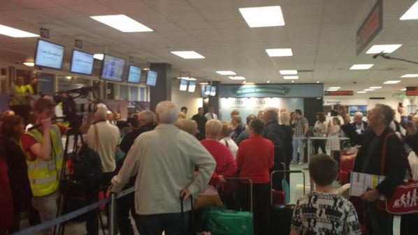 Cardiff_Airport's tweet photo. Passengers are loving our rendition of Come Fly With Me with @onlymenaloud #CardiffAloud http://t.co/Vg4BrK2lLw