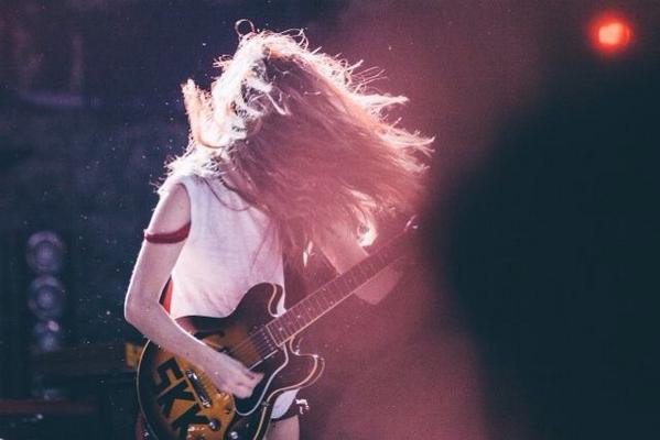 HAIMband's tweet photo. SLAAAAAAYYY 😩😭😍😍💖✨ @babyhaim http://t.co/OunYIygExr