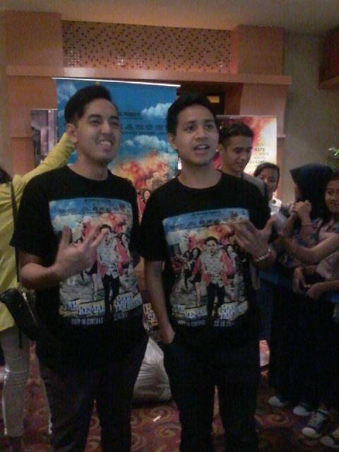 kemalpalevi's tweet photo. #ALBrothers RT @jihan_jfa: Candid @kemalpalevi @JovialdaLopez di #NobarTKMTS Blok M Square({}) http://t.co/gEJkFanCsG