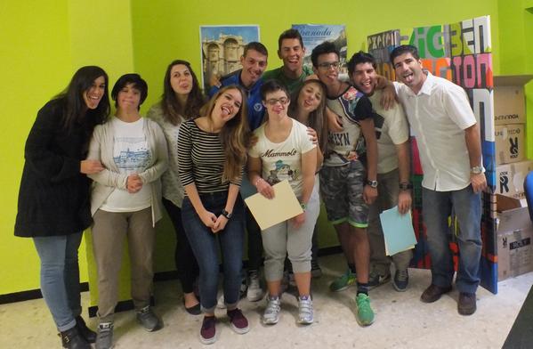MEPEGRANADA1's tweet photo. Hoy nos toca despedida pero de la forma más divertida!! Buen viaje chicos, esperamos veros pronto!! http://t.co/42AwHbZmZA