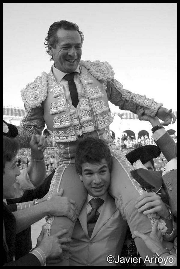 MarianaFdezSi's tweet photo. Se nos fue un grande... #EternoManzanares http://t.co/8Osyz24VUu