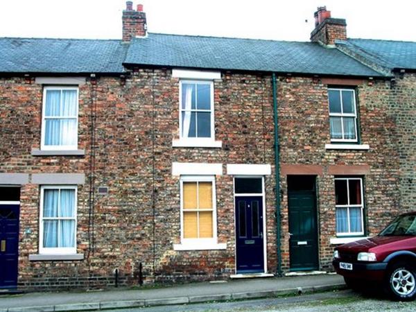 arcofinance's tweet photo. RT @DragonflyPF: Land Registry: House prices fall for the first time in 6 months: http://t.co/hYid11OYJF #Property http://t.co/OhAZb1Sx2D