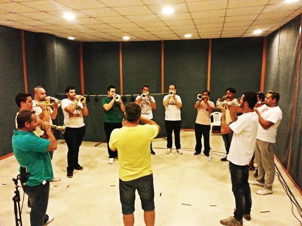 Fotos de la banda de <a href="/ClavosdecristoB/">Cctt.ClavosDeCristo</a> grabando su marcha para #Origen2 el pasado sábado #MusicaCofrade 3