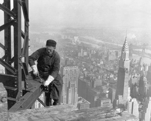 KnowhowElement's tweet image. Celtniecības strādnieku ikdiena "Empire State Building" ēkas būvniecībā. 1930.-1931. gads.