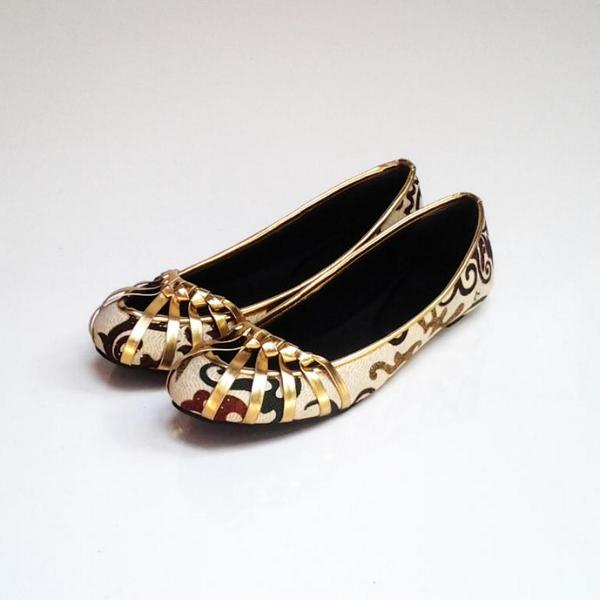 Footballe's tweet photo. PESAN SEKARANG! Batik Solo Gold Flatshoes. Rp.130.000,- Invite pin:27A7D82C open reseller dropship. http://t.co/gSBgFnZrba