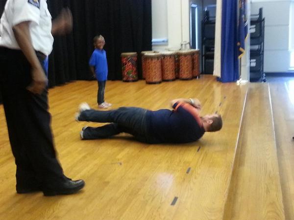 thaley222's tweet image. Fire safety month #HughesSCSD Nice demo from Mr. Marzullo #stopdropandroll