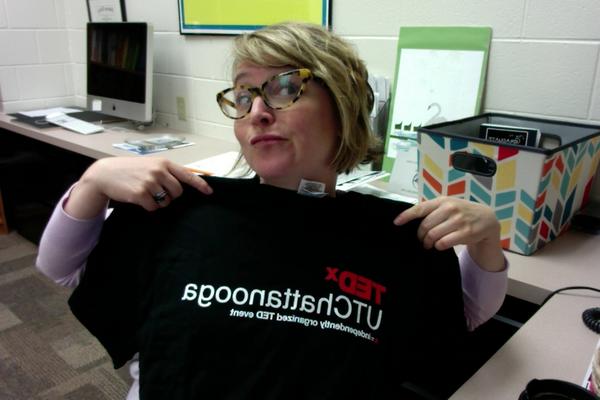 Kendraspondence's tweet photo. SJC major @mfider21 volunteered for @TEDxUTChatt and all I got was this GROOVY t-shirt. Thanks, Mo! http://t.co/ka5ITWCnwd