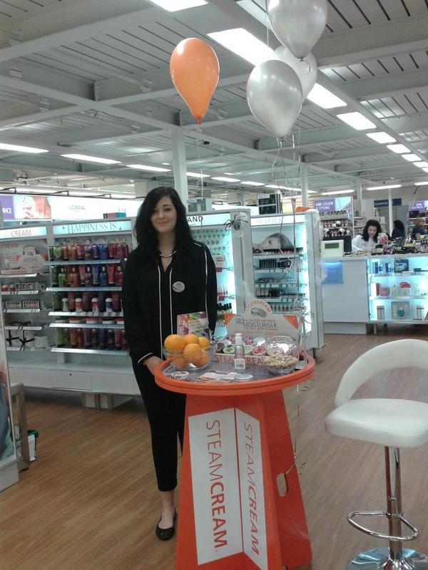 Diane promoting new products in Beauty World <a href="/AndyWoolfenden/">Andrew Woolfenden</a> @BeautyWrldSkool