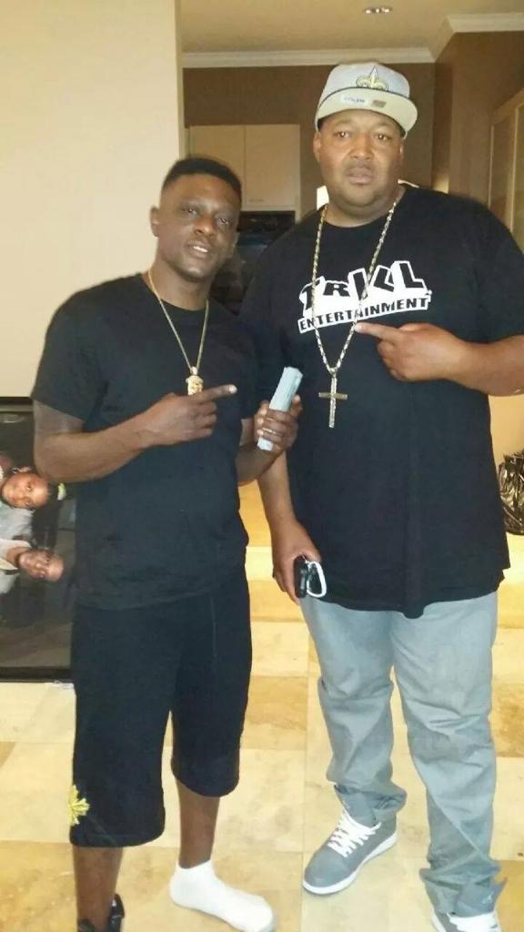 HipHopLinks_'s tweet photo. Pic @boosieofficial with Foxx @RealMilliyone manager #king @_badazzent_ @therealtrillent @MMM_Muzik http://t.co/VzB0l2oCLl