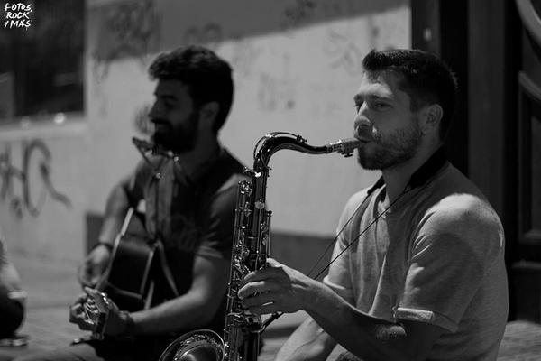 debossesdb's tweet photo. #FinDeFiesta tocando #ThunderRoad http://t.co/S7nUu0rCBx