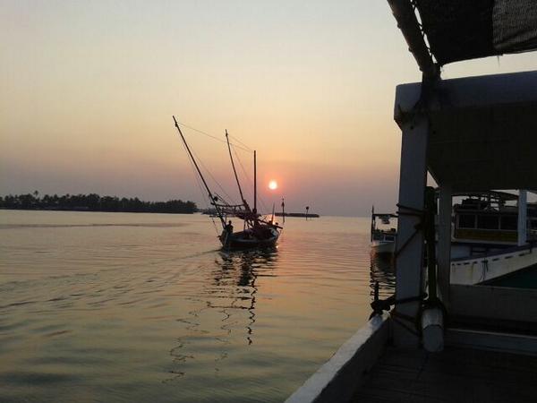 harigendon1's tweet photo. Sunset #karimunjawa. Belum pernah ke #karimunjawa? Info dan reserv : 081225712181//3279ebaf @24JAM_Iklan @Iklan_Kamu http://t.co/Hqkc2CYWcH