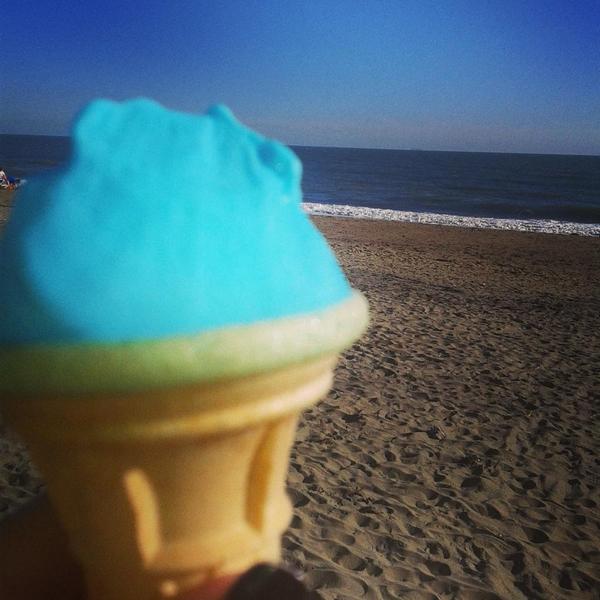 marmite_mel's tweet photo. Gorgeous warm sunny day here on IOW you wouldn't think were at the end of October ! http://t.co/A3fnEbvnGy