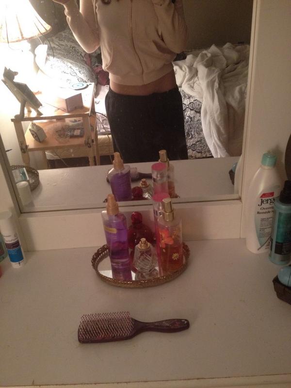 cravecontr0l's tweet image. Progress pic so far...small difference but it's better than nothing right? #Skinny4Xmas 🙈