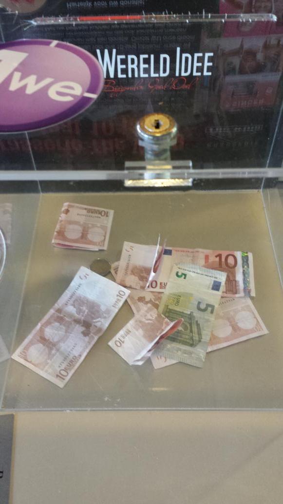 hilledejong1965's tweet photo. En de eerste donaties zijn binnen voor  @1We #brasserriethewing #10jaar http://t.co/op2Y1WMX8m