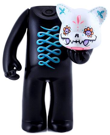trampt's tweet photo. #dailycustom 'DotD Target' by @BeastBrothers - http://t.co/y0gQUQX101 for @DesignerCon using a @lukechueh Target http://t.co/k7X8Zw72VP