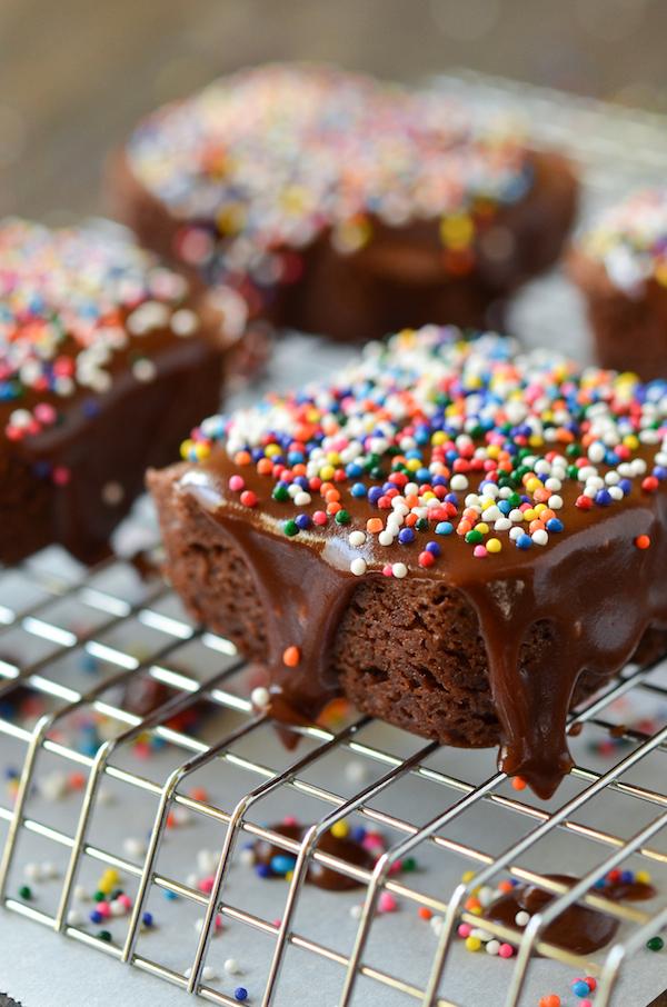 tbhimhungry's tweet photo. Brownie spinkled http://t.co/W4MORmHf77