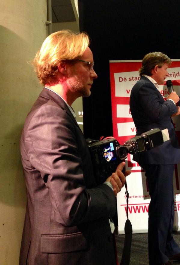 TrudyKwik's tweet photo. Nu eens de fotograaf in beeld! @HielcoKuipers wacht op uitslag @heblef #heblef http://t.co/pzVWvkI34F