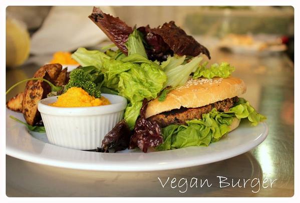 marathika's tweet photo. #DeliveryPalermo #VeganBurger #Lentejas #MayoZanahorias Opciones desde $45.-. Pedidos al 4834-6427. Gurruchaga 1450. http://t.co/G5syKjRjLd