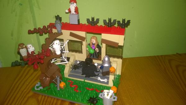 Humate333's tweet image. I wish you a grim Halloween!!👾