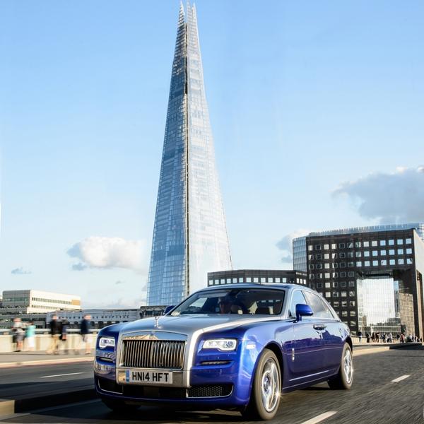 rollsroycecars's tweet photo. #GhostSeriesII visited @theshardlondon - made of 11,000 glass panels, it represents a beacon for modern London http://t.co/DcXrOxA9vG