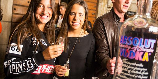 ABSOLUT_pt's tweet photo. Absolut #WarholEdition inspirou novos cocktails coloridos e originais. Provaste-os na #PinkGallery em Lisboa? http://t.co/3DFowOHiUZ