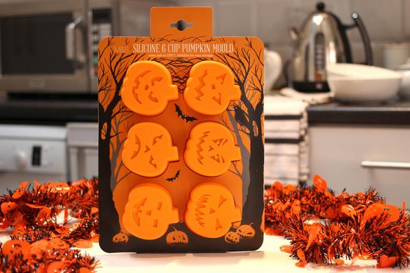 jobond's tweet photo. “@marksandspencer: Spook-tacular baking! http://t.co/7On7Fyrdt1 http://t.co/CMKFCQdSTr” @bondie12 - pls can you find if you are near an M&amp;S?