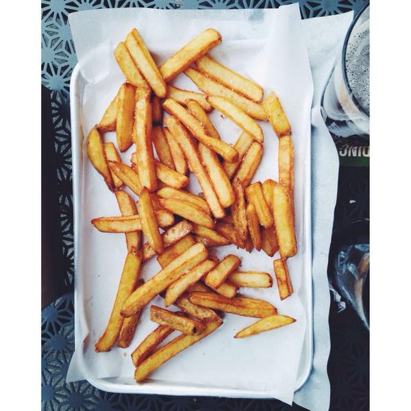 practigality's tweet image. Chips and a pint @CASK_PUB_SW1 #cask #caskpub #craftbeer #london #honeymoon #practigaltravel #practigality