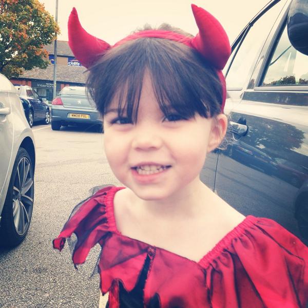 janeylou00's tweet photo. #AnnabellePhoebe dressed ready for the #Halloween party @ashbridgeschool today #littledevil #cutiepie 😍 http://t.co/IniOJ6whpp