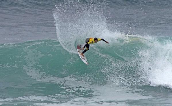 _WANTEDDREAM's tweet photo. Mimi keeping her Ecuadorean flag at the highest at the isa world surfing games Peru 2014 live http://t.co/FYMqNFrl0D http://t.co/71M97AAFwa