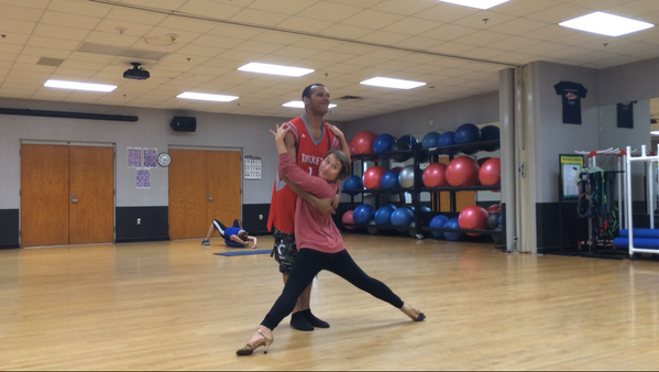 LCityMusic's tweet photo. .@BailaConmiGA and La Quinn practicing for #stringsandsalsa yesterday! #doesthathurt #salsa #chs http://t.co/EMeWjbvuhf