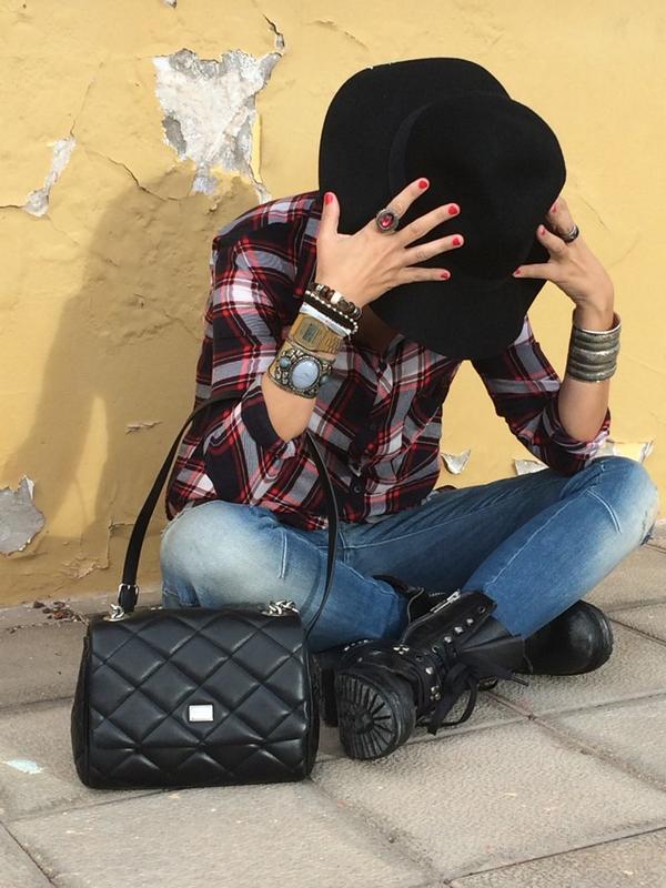 Noccioleta's tweet photo. Camisa @Bershka sombrero @stradivarius pantalón @GStarRAW bolso @dolcegabbana bota @Ash_Esp #bloggers #shopping #moda http://t.co/uy6fi0mTpJ