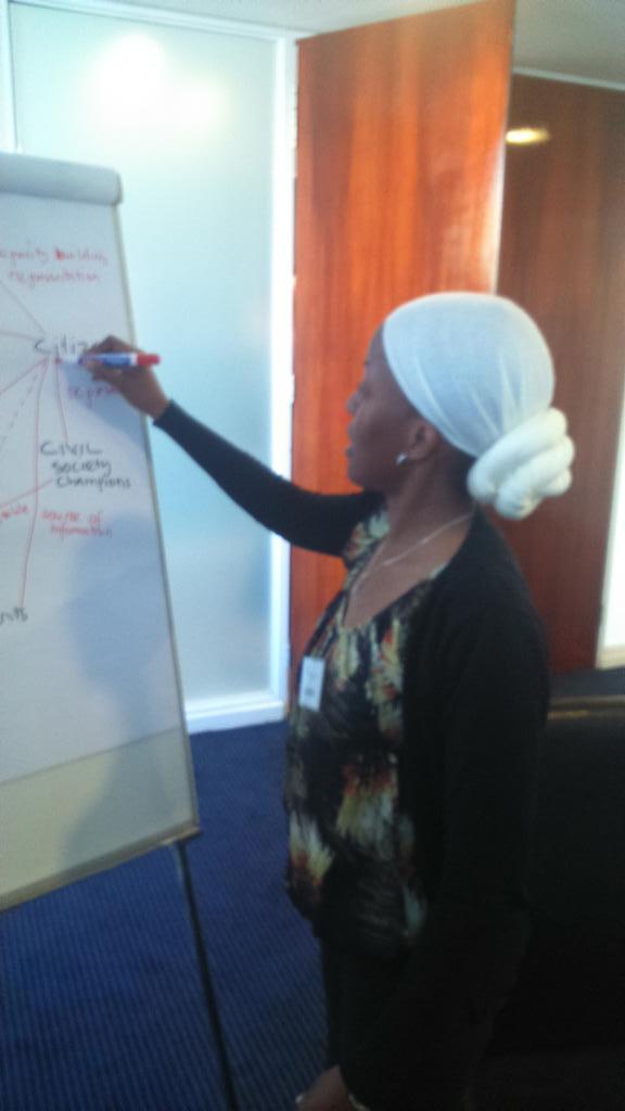 S_Makwembere's tweet image. Enjoying #outcomemapping workshop in Cape Town with Terry Smutylo, tackling planning &amp;amp; M&amp;amp;E challenges head on