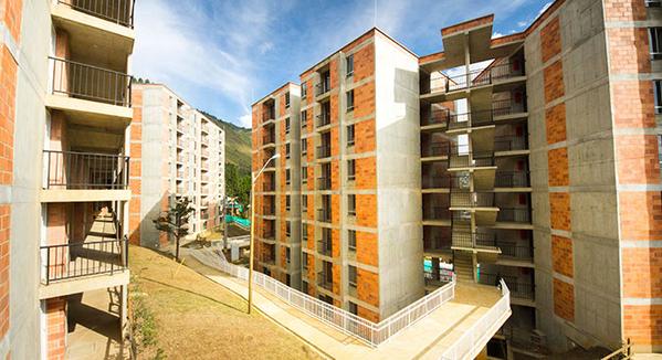 urnadecristal's tweet photo. ATENCIÓN Este es el nuevo programa con subsidio de vivienda para 100 mil familias -->> http://t.co/FxaaypRUnJ http://t.co/ybeisrpq5w