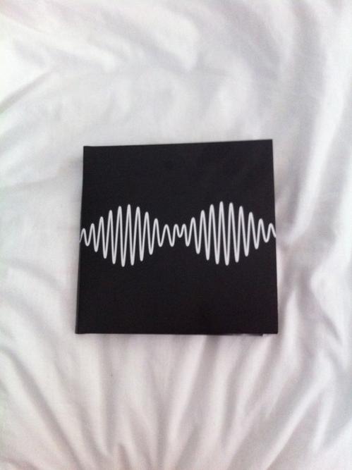 LoQUelos's tweet photo. ¿Ya buscaste que vinilos están vendiendo? 
A lo mejor encuentras uno que te guste...
http://t.co/uzV1zh5Vbx http://t.co/UKLg2CKZMj