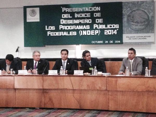 damianzepeda's tweet photo. Agradezco a @GesocAC invitación a su informe del Indice de Desempeño de los Programas Públicos Federales #Indep2014 http://t.co/3UCJOcbTbF