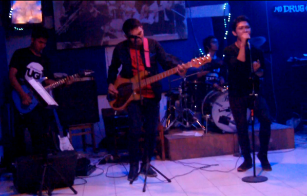 Perform <a href="/bebyblues/">ddit</a> cafe Yogyakarta..
