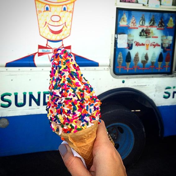 ThisIsBiancaP's tweet photo. Happy Birthday @ThisIsFusion !! 🍦🎉🎈 #FusionTurnsOne #MrSoftee http://t.co/NCdMQCeWua