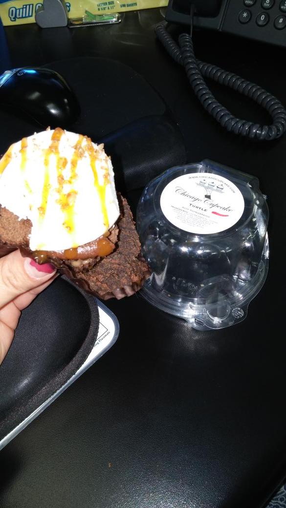 Mrs_KBarnes's tweet photo. @Chicago_Cupcake
this turtle cupcake is AMAZING! #NationalChocolateDay
#CommandTransportation http://t.co/oqhqPjsVGZ
