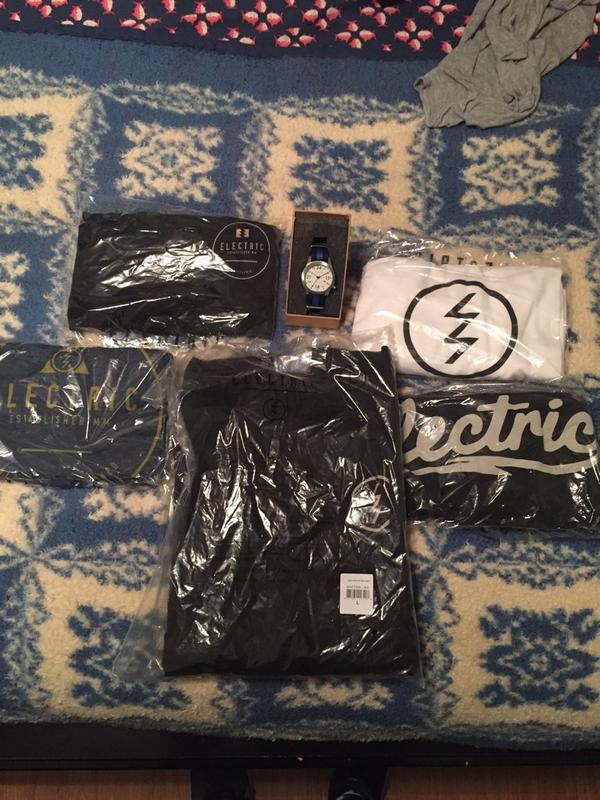 michael_yunick's tweet photo. Came home to a package from @electricvisual thanks boys!!! 😱 #electricvisual http://t.co/jLCYQxGwtH