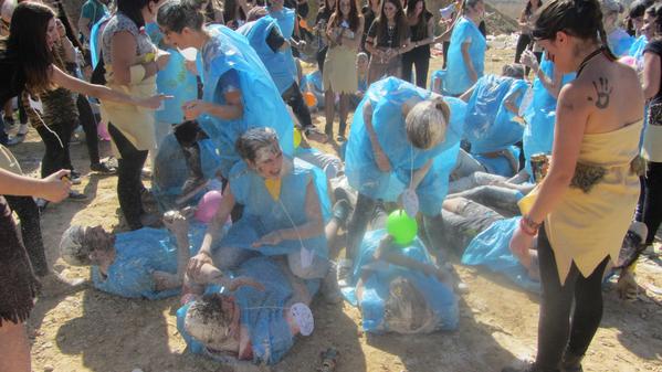 PollosEduca's tweet photo. A explotar esos globos!! http://t.co/xaoW0bPkpv
