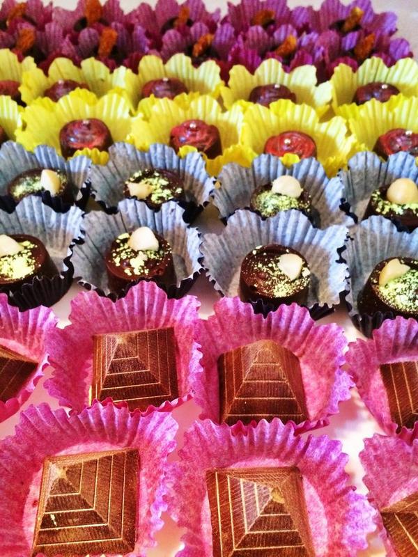 EcuaTravelTrade's tweet photo. Deliciosos chocolates ecuatorianos deleitaron a miles de asistentes en la #FIT2014. #HowToSellEcuador http://t.co/MHp590ae9D